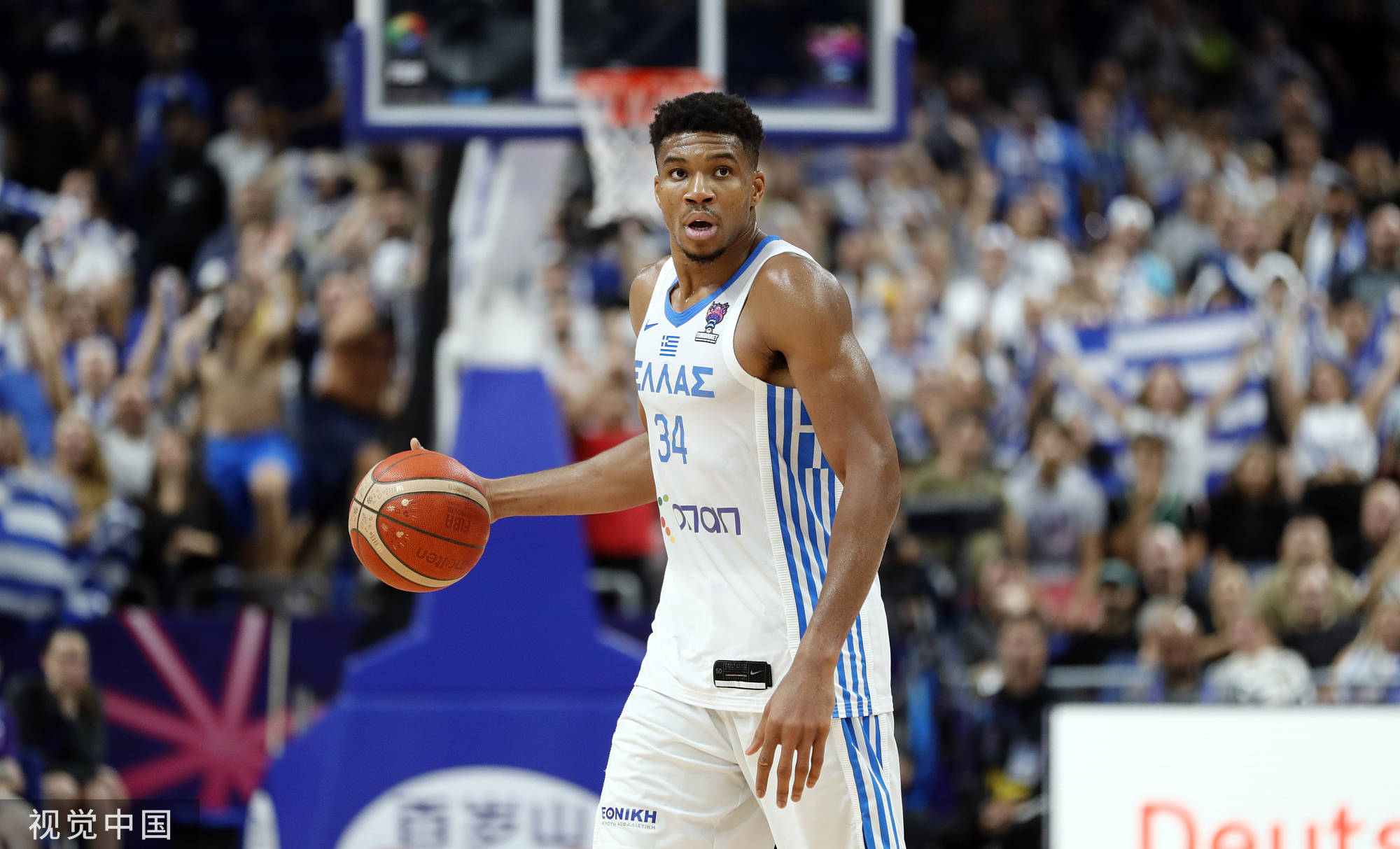 开云在线- 字母哥官方宣布险胜新规，老鹰引发争议！赛场气氛高涨